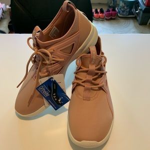 Reebok Motion Sneakers New with Tags Size 8 Brand New